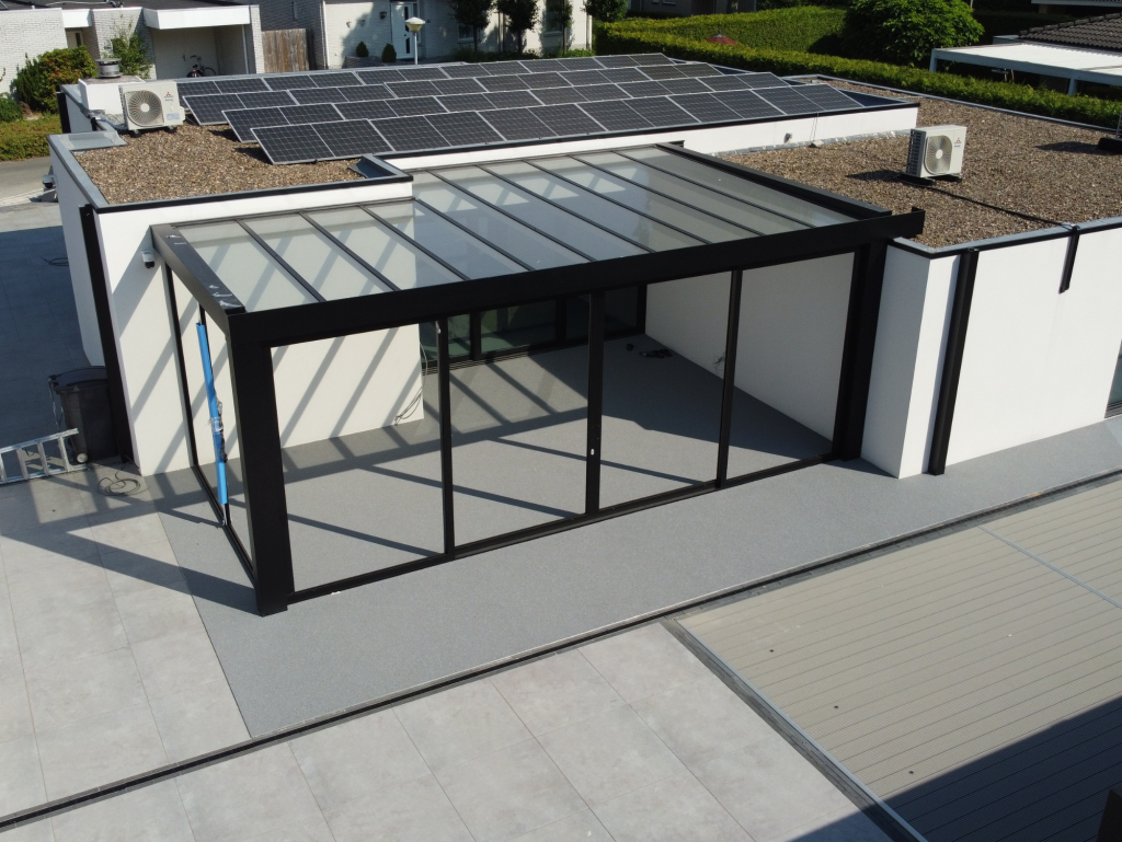 Zadaszenie tarasu aluminiowe, czy drewnianiane? Które wybrać?