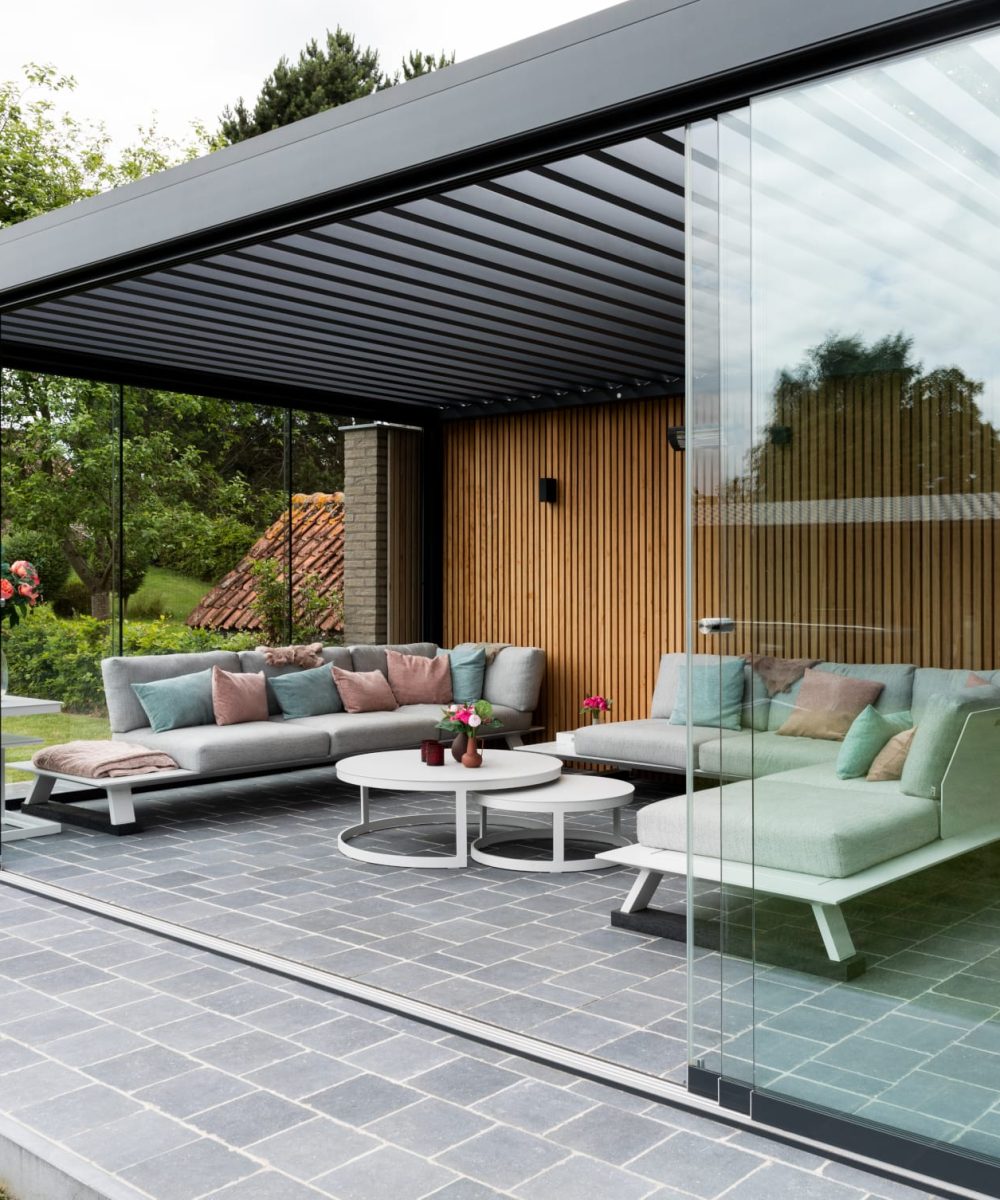 stylowa pergola tarasowa z lamelami – aluminiowa konstrukcja